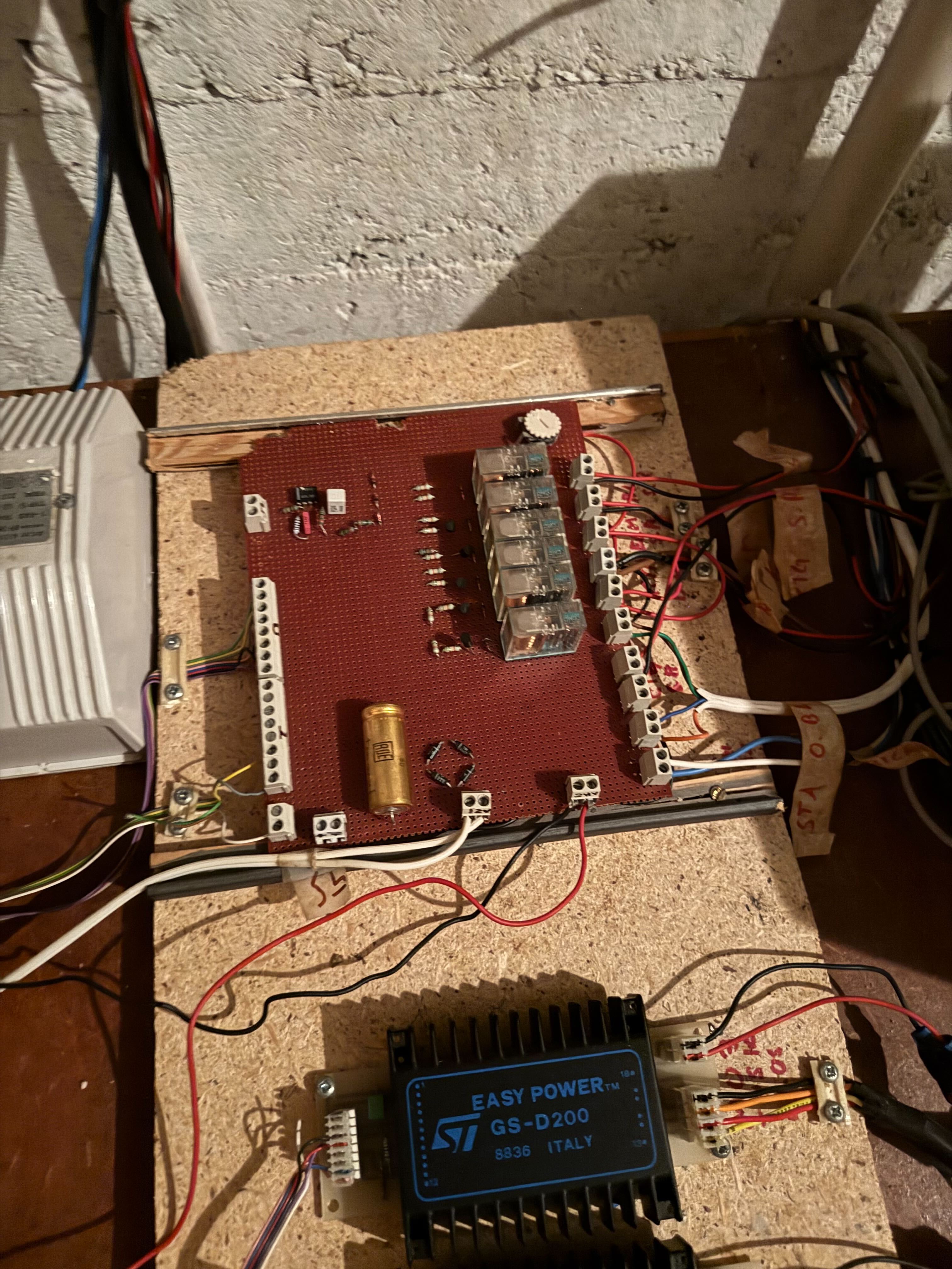 Some
hardware hacks controlling stepping motors.